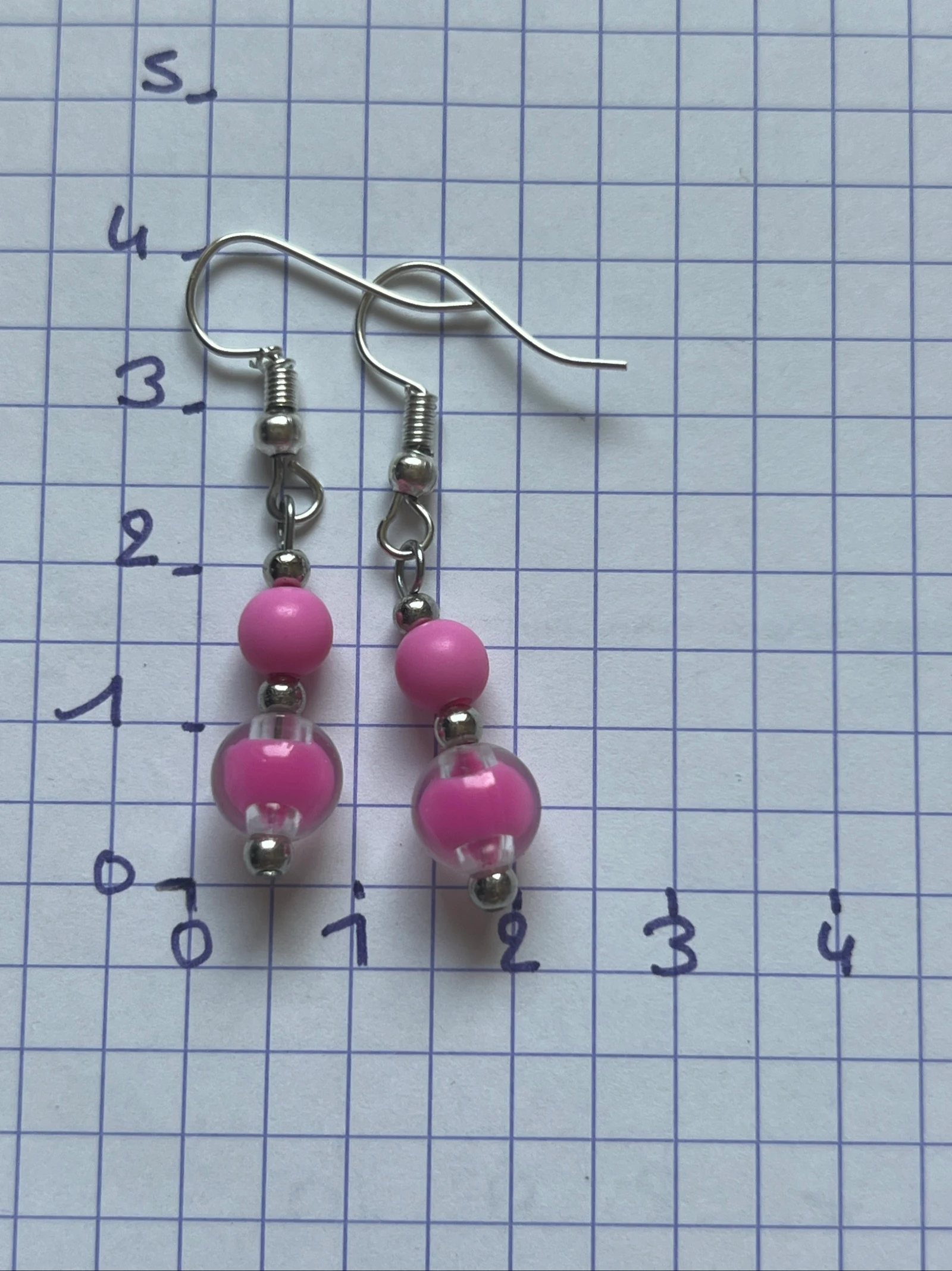 Boucles d’oreilles perles fuchsia 
